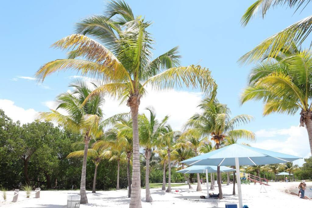 Vacay Spot Experience Luna Sky! 65" Tv Bar, Bbq, Shower Massage Jets, Music, Go To Fl Keys Homestead Εξωτερικό φωτογραφία