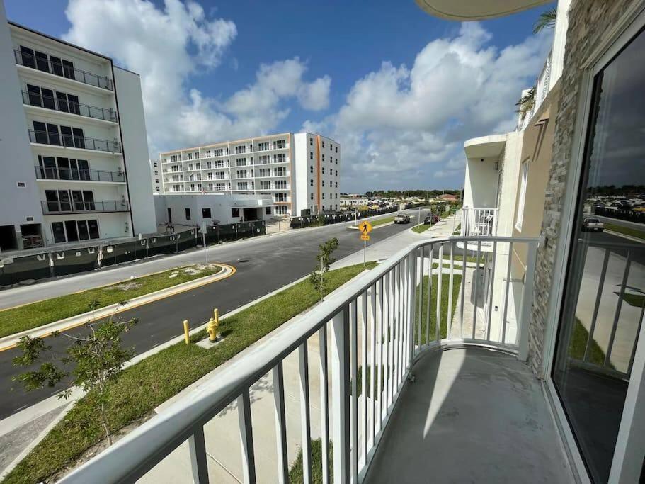 Vacay Spot Experience Luna Sky! 65" Tv Bar, Bbq, Shower Massage Jets, Music, Go To Fl Keys Homestead Εξωτερικό φωτογραφία